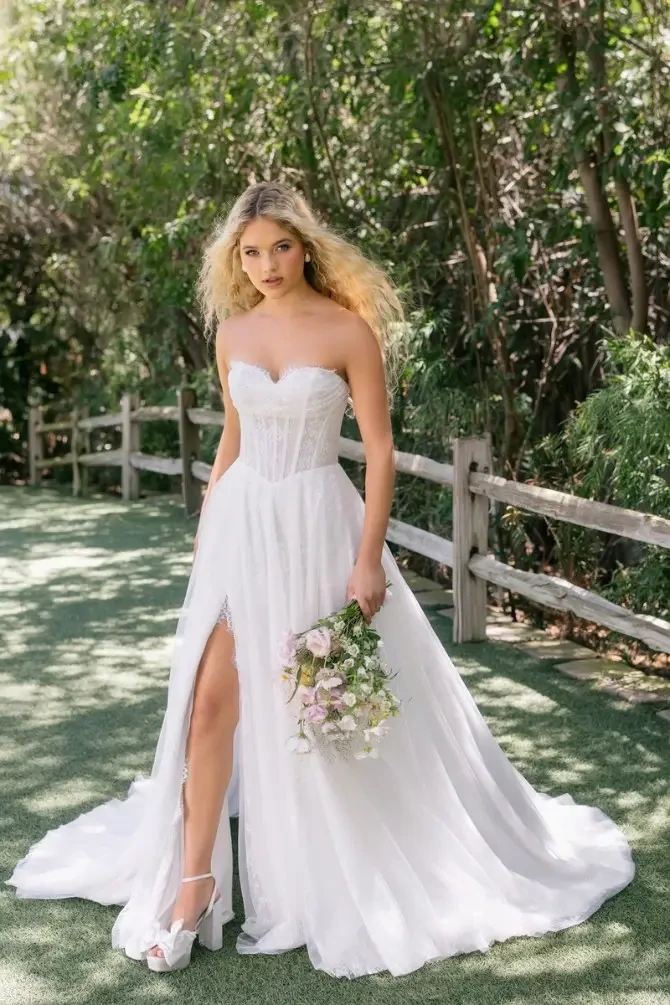 The Best Wedding Dress Styles for Southern California’s Warm Weather Image