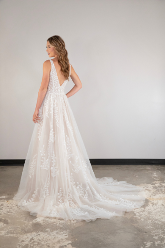 Essense of Australia D4007 #1 (IVIV-PL) IVR LACE TULLE & REGAL ORGANZA OV IVR GWN W PLN TULLE PLUNGE thumbnail