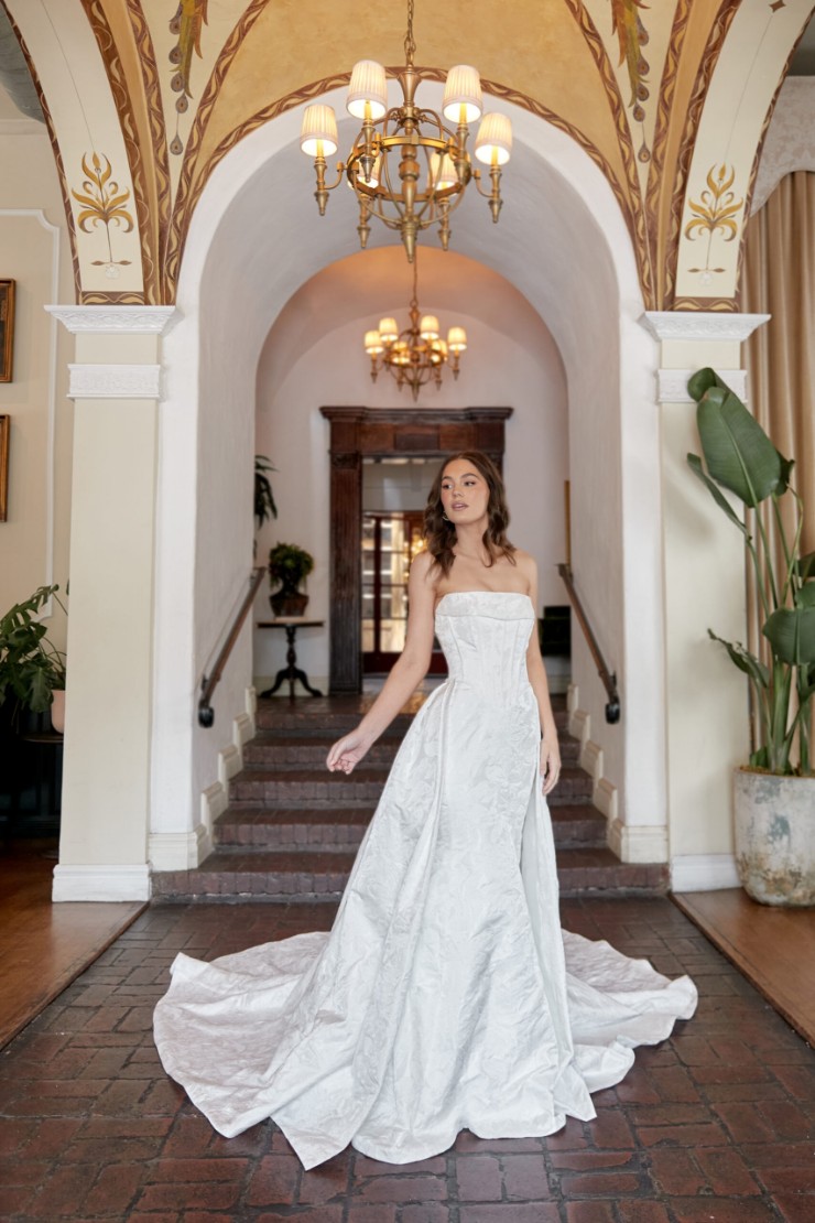 Essense of Australia D4149 Image