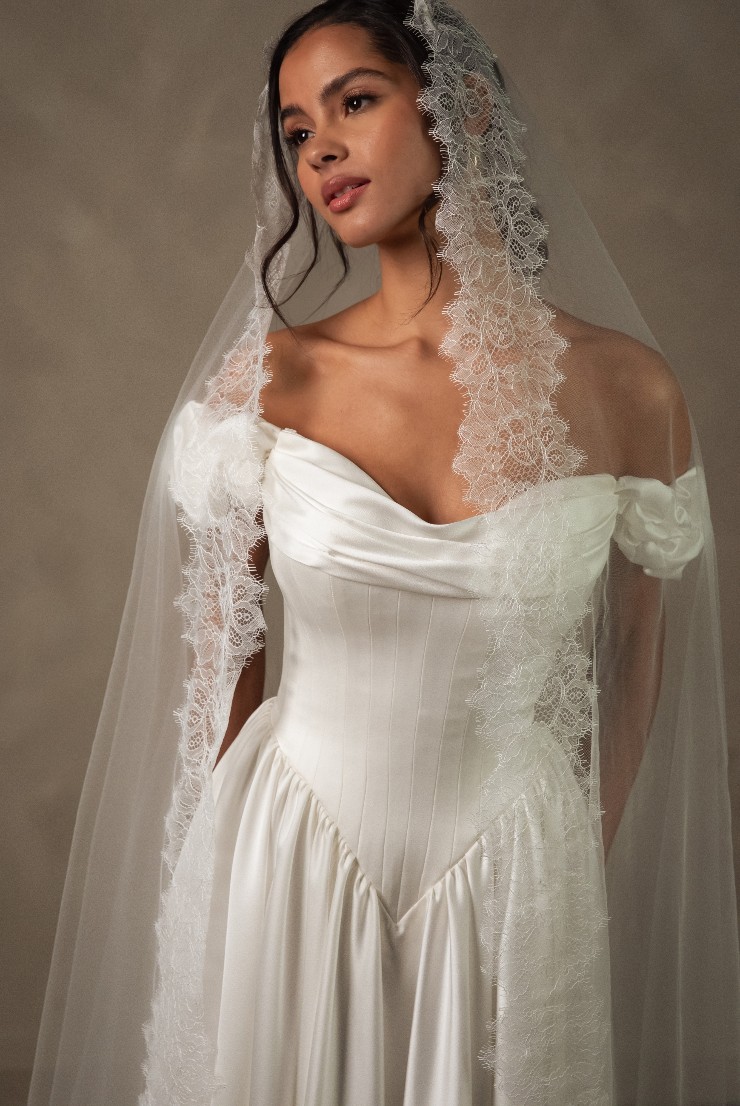 Essense of Australia D4568 Image