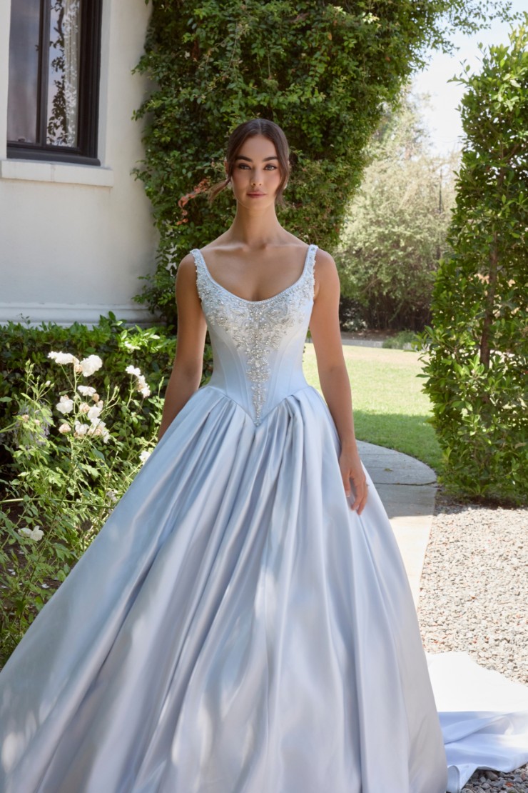 Essense of Australia D4485 Image