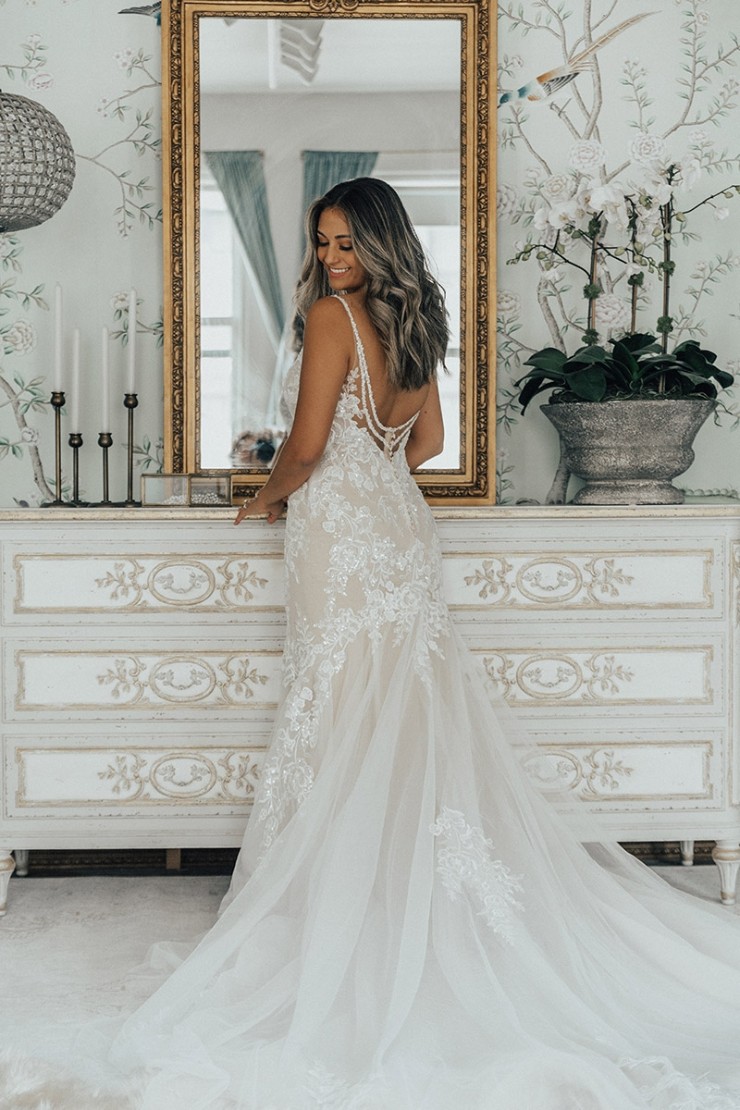 Essense of Australia D3395 Image