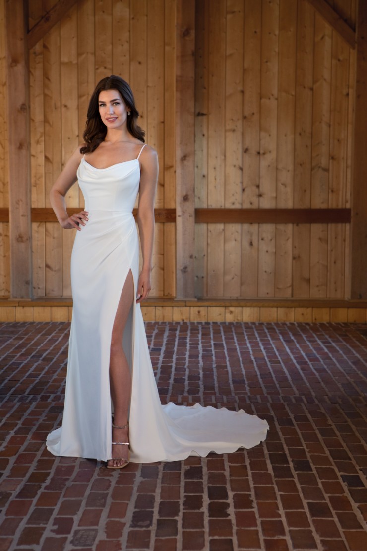 Essense of Australia D3589 Image