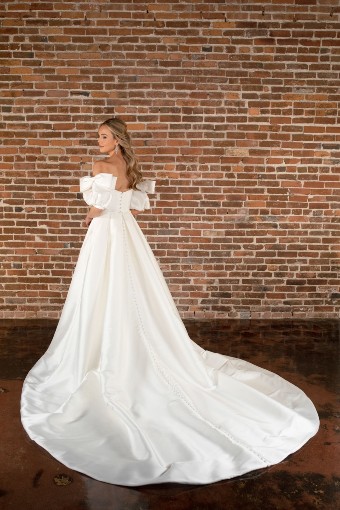 Essense of Australia D3822ZZ #1 (IV-PL) Ivory Gown w Porcelain Tulle Plunge thumbnail