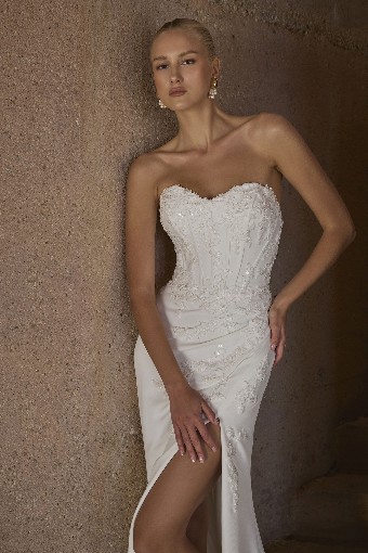 Casablanca Bridal 2603 Yvonne - TRUNK SHOW #1 Ivory/Nude thumbnail